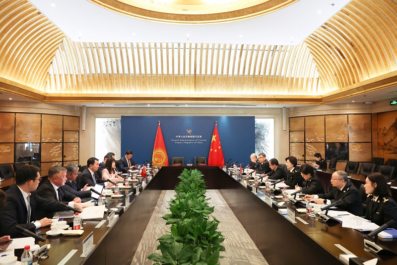 海关总署署长孙梅君会见吉尔吉斯斯坦副总理兼水资源、农业和加工业部部长阿昆别科夫